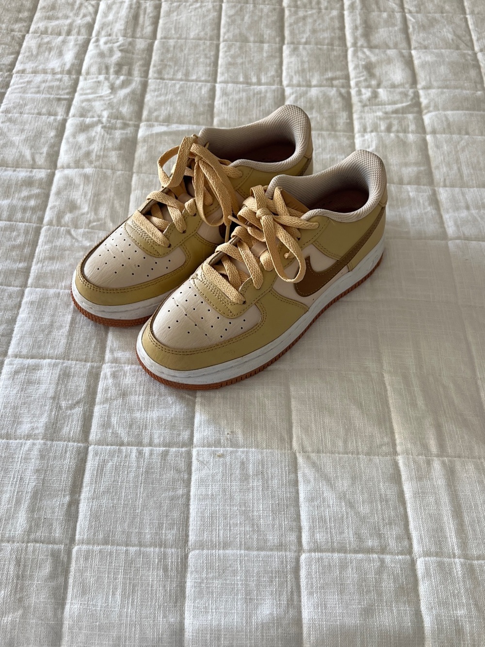 Neutral Tan & Cream Low-Top Nike airs